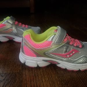 Girls Saucony tennis shoes